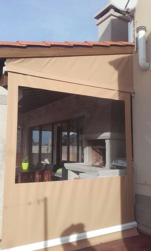TOLDO VERTICAL CON TRIANGULO SUPERIR