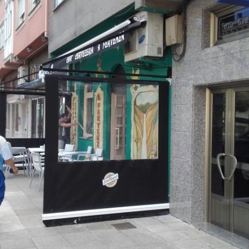 TOLDO VERTICAL CON BRAZO