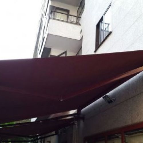 TOLDO ARTICULADO GRANATE