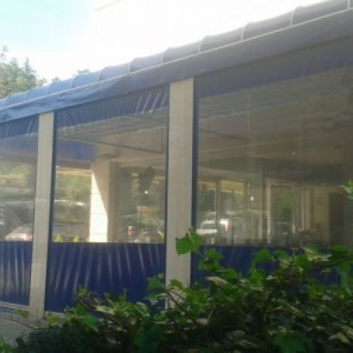 CAPOTA CON TOLDOS VERTICALES CON GUIA