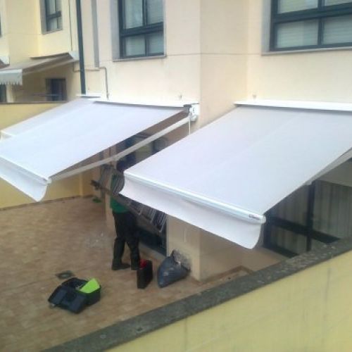 TOLDO ARTICULADO CON TEJADILLO